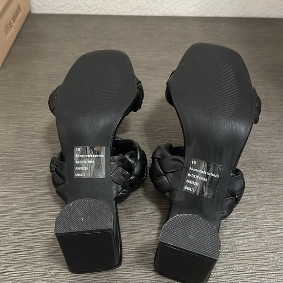 Black High heels - Picture 3 of 3